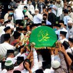 jenazah umat muslim dikafani dan dikuburkan