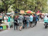 ngabuburit dengan berburu takjil