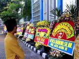 adab mengirim karangan bunga pernikahan