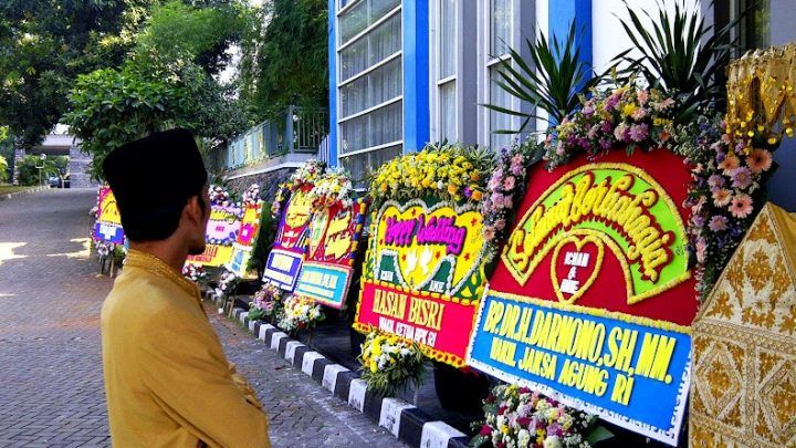 Adab Mengirimkan Karangan Bunga di Pesta Pernikahan