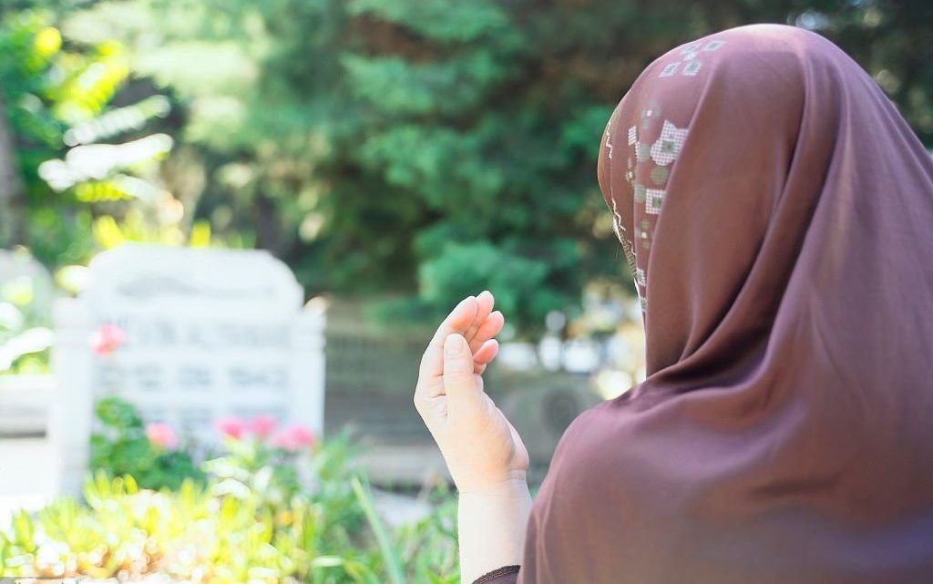 Adab dan Doa Ziarah Kubur