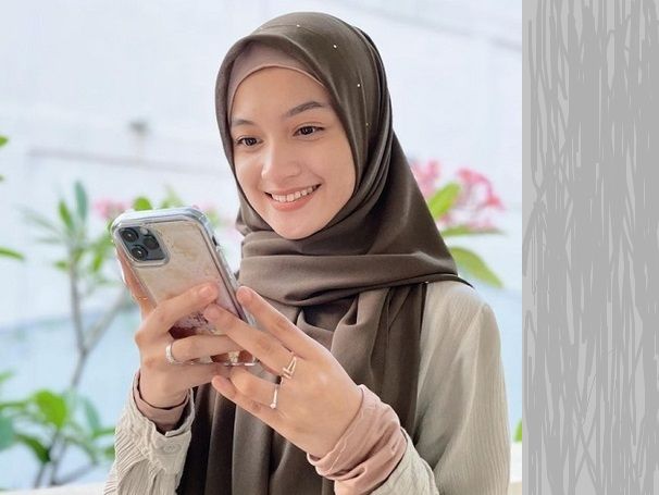Menyiasati Hijab Motif dengan Styling Juntai yang Berbeda